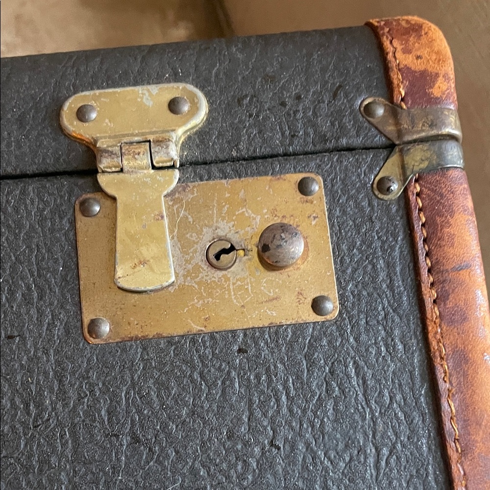 VINTAGE PRODUCT OF WARREN Suitcase 🧳 - Picture 4 of 15